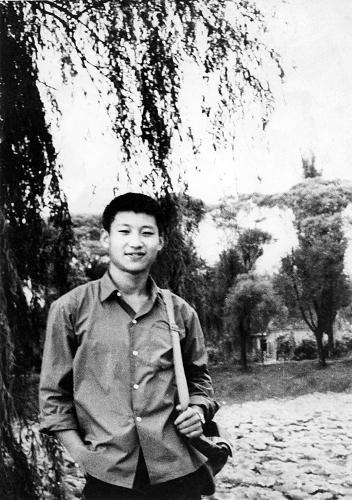 這是1972年，插隊回京探親時的習(xí)近平。